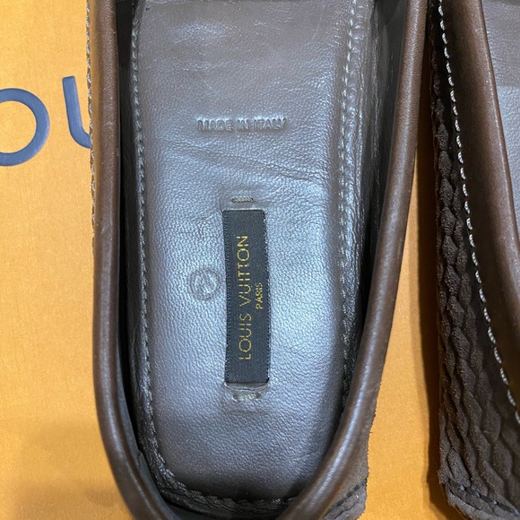 Louis Vuitton Unisex Loafers - Picture 3 of 6